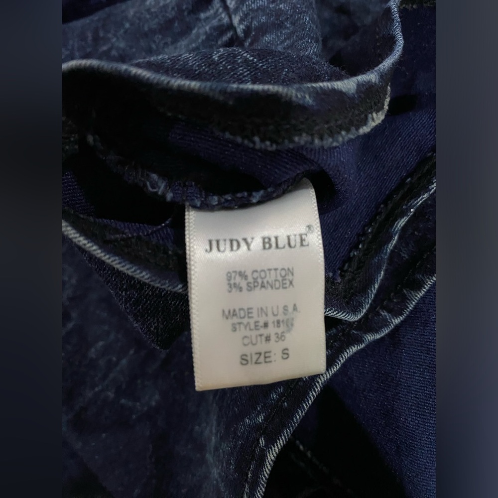 Judy Blue 2 piece denim skirt set size small 68% Cotton 30 % Polyester 2%Spandex - Picture 4 of 7
